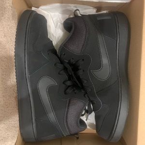 nike court borough mid, size 6y, black suede